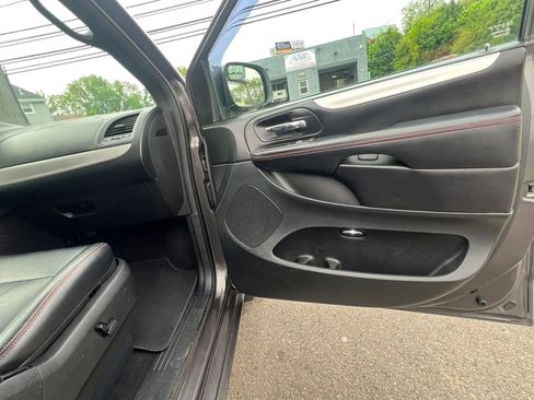 Used 2016 Dodge Grand Caravan R/T FWD image 30