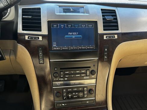 Used 2011 Cadillac Escalade ESV Premium image 16