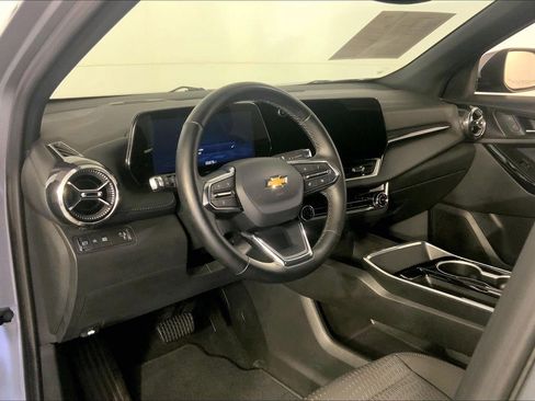 Used 2025 Chevrolet Equinox LT FWD image 14