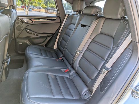 Certified 2025 Porsche Macan AWD/4WD image 19