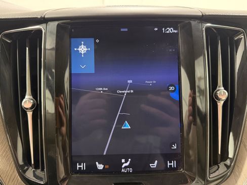 Used 2019 Volvo XC60 T6 Inscription image 12