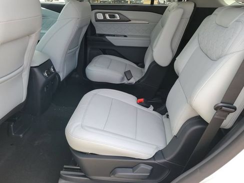 New 2026 Ford Explorer Platinum image 7
