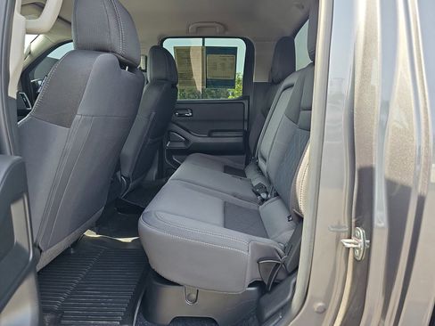 Used 2025 Nissan Frontier SV RWD image 15