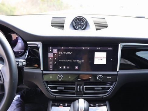 Used 2022 Porsche Macan image 20