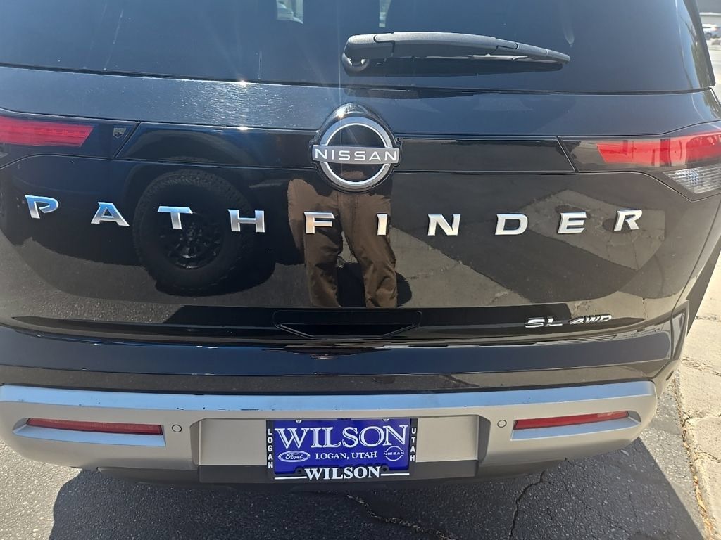 Used 2025 Nissan Pathfinder SL AWD/4WD image 41