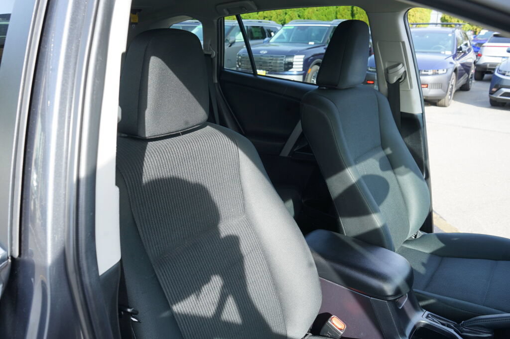 Used 2018 Toyota RAV4 LE w/ All Weather Liner Package FWD image 19