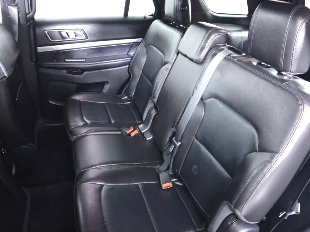 Used 2018 Ford Explorer XLT w/ Equipment Group 202A AWD/4WD image 35