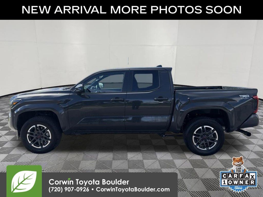 Used 2025 Toyota Tacoma TRD Sport AWD/4WD image 4