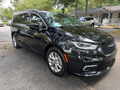 Used 2021 Chrysler Pacifica Touring-L w/ Premium & Safety Sphere Group FWD image 7