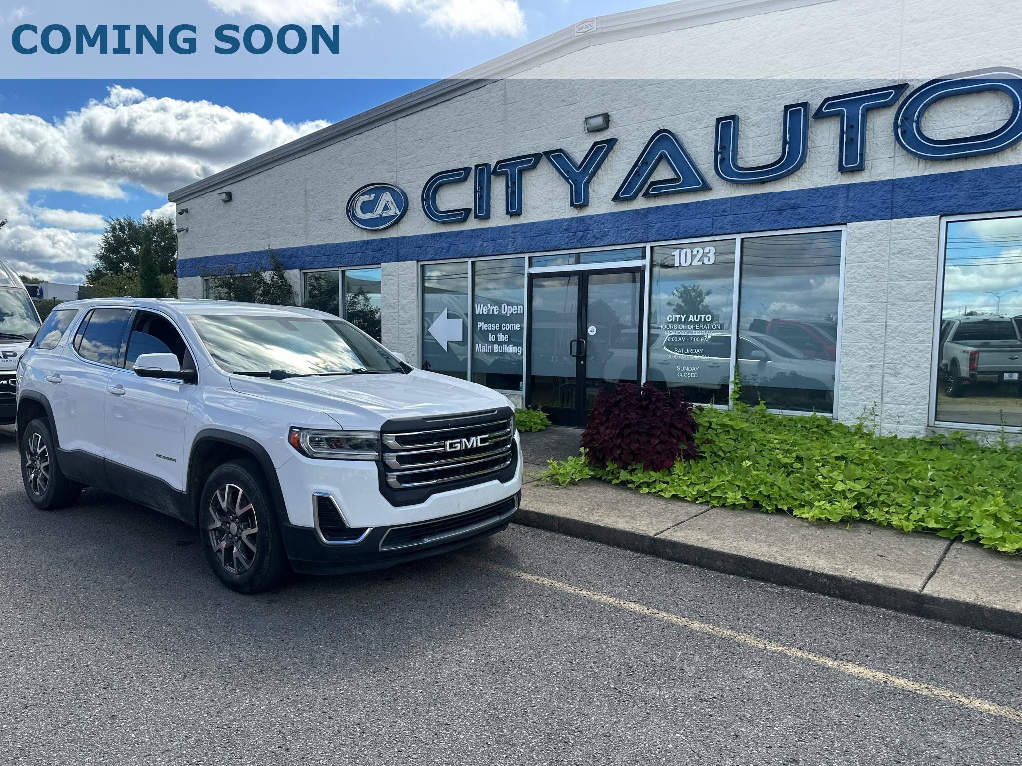 Used 2021 GMC Acadia SLE FWD image 1