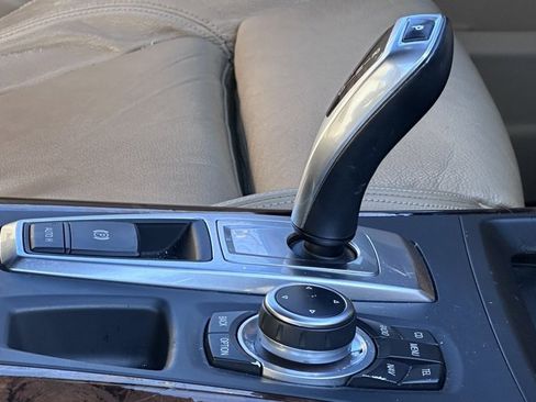 Used 2010 BMW X5 xDrive30i image 6