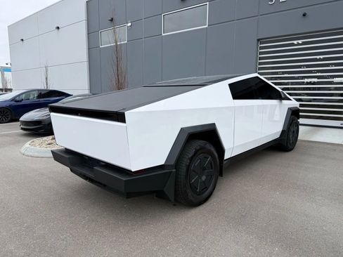 Used 2025 Tesla Cybertruck AWD Crew Cab image 5