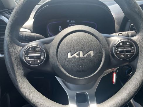 Used 2025 Kia Soul LX w/ LX Technology Package FWD image 14