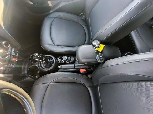 Used 2023 MINI Cooper 4-Door Hardtop FWD image 9