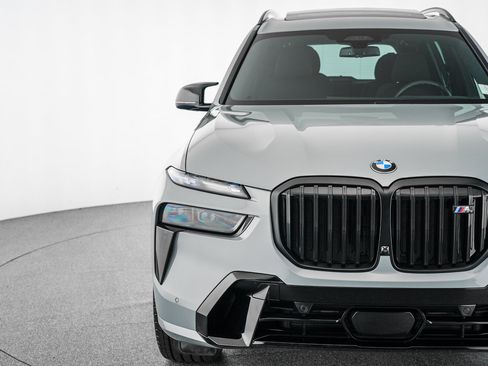 Used 2025 BMW X7 M60i AWD/4WD image 44