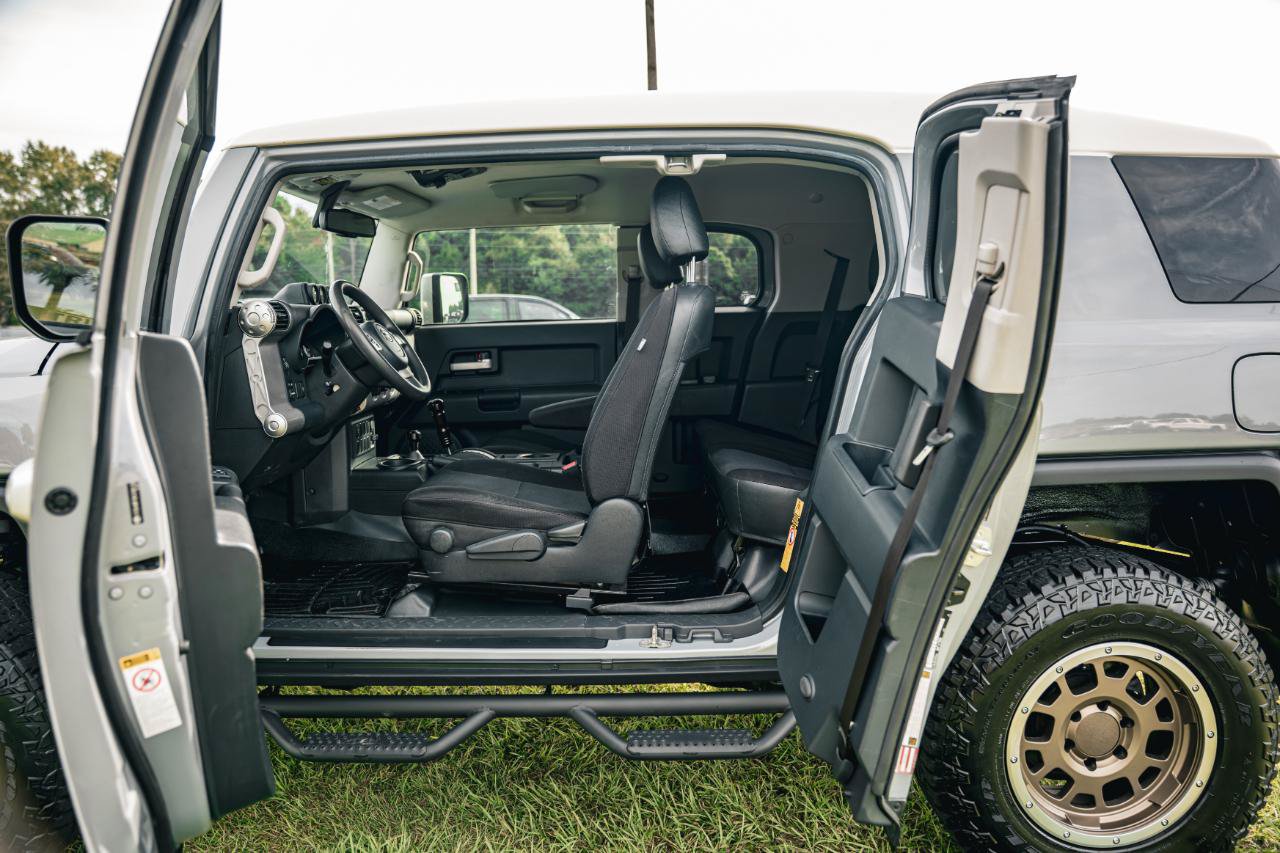 Used 2014 Toyota FJ Cruiser 4WD w/ Convenience Package image 25