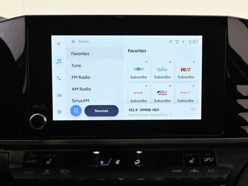 Used 2025 Toyota Camry LE w/ Convenience Package image 28