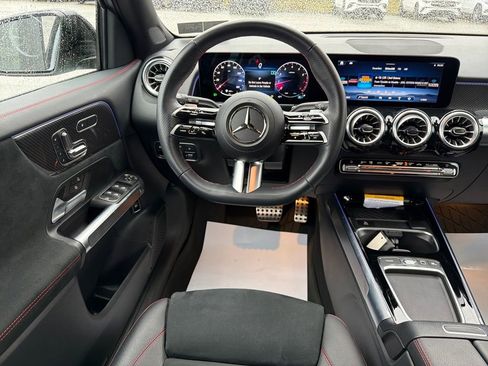 Used 2025 Mercedes-Benz GLB 250 4MATIC image 13