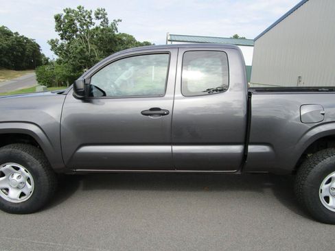 Used 2016 Toyota Tacoma SR AWD/4WD image 7