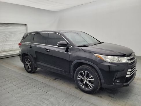 Used 2018 Toyota Highlander LE image 11