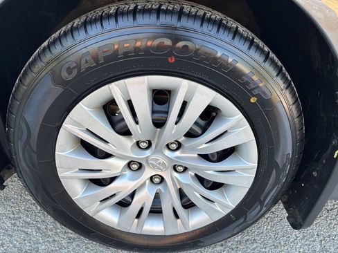 Used 2013 Toyota Camry LE image 31