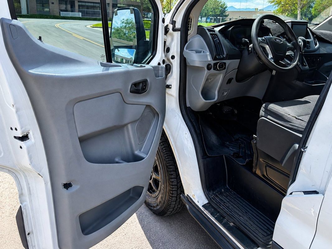 Used 2015 Ford Transit 150 XL RWD image 9