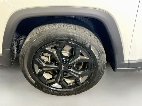 Used 2024 Jeep Compass Latitude AWD/4WD image 13