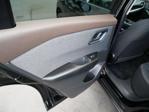 Used 2023 Nissan Rogue S AWD/4WD image 17