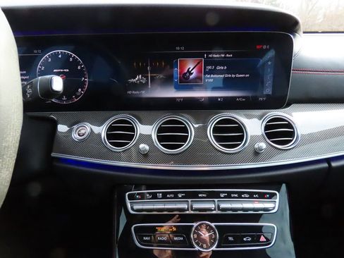 Used 2017 Mercedes-Benz E 43 AMG 4MATIC Sedan image 29