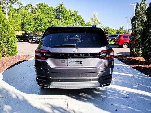 Used 2025 Honda Pilot Elite image 10