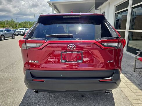 Used 2020 Toyota RAV4 XLE w/ Convenience Package FWD image 7