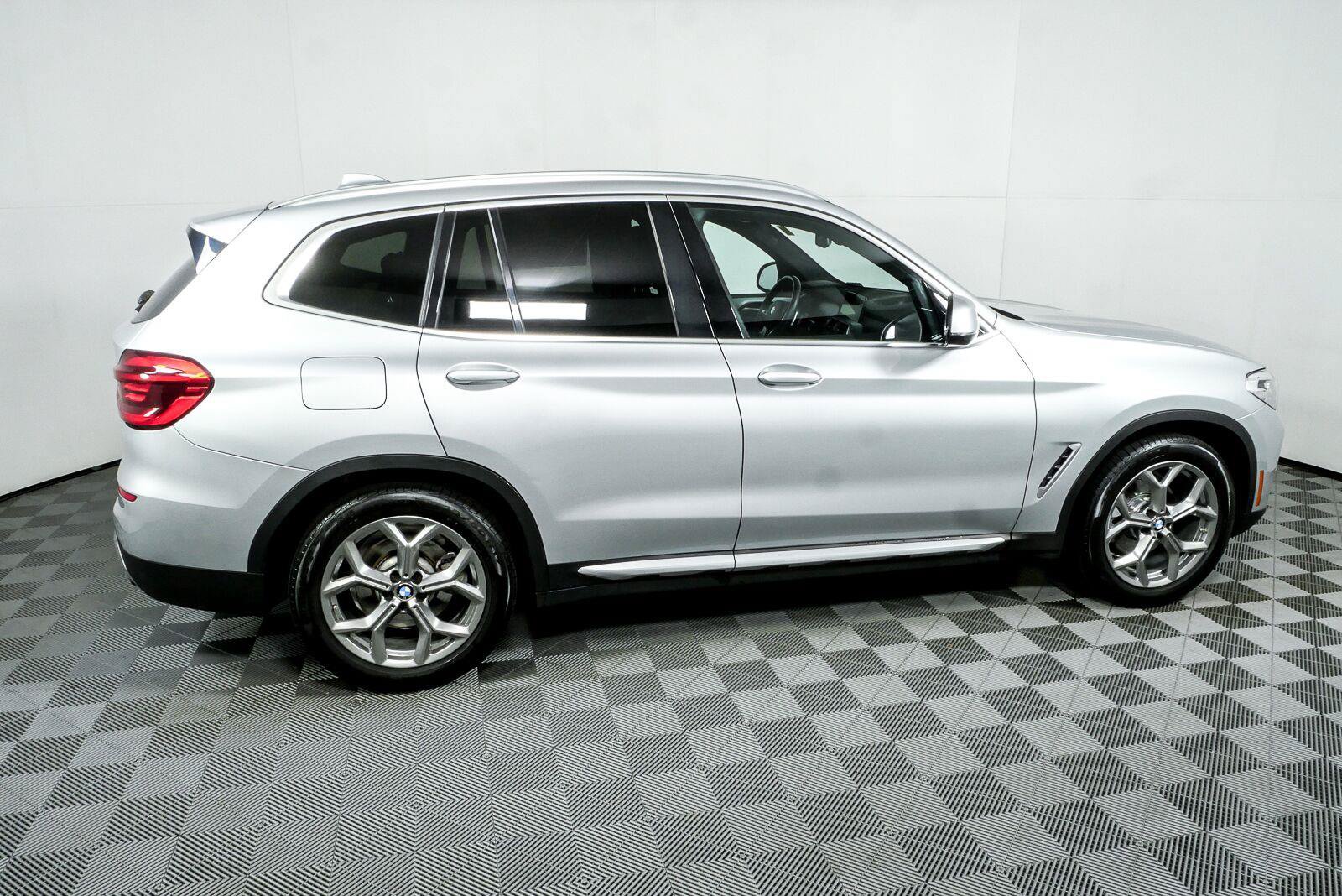 Used 2021 BMW X3 sDrive30i w/ Convenience Package RWD image 2