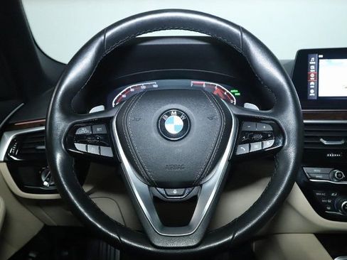 Used 2020 BMW 530i xDrive w/ Premium Package image 31