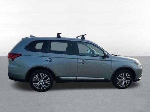 Used 2018 Mitsubishi Outlander ES image 4