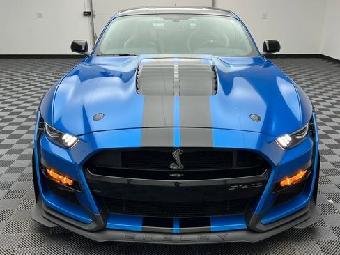 Used 2021 Ford Mustang Shelby GT500 w/ Carbon Fiber Track Pack RWD image 2