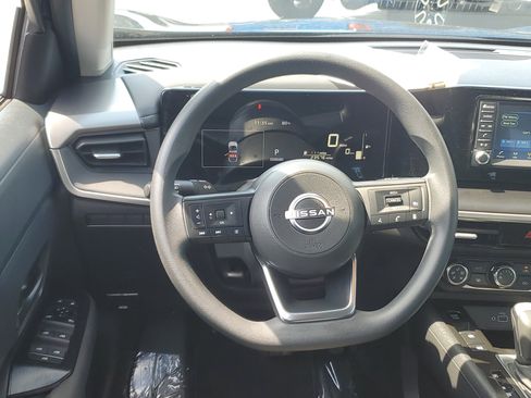 Used 2025 Nissan Kicks S AWD/4WD image 11