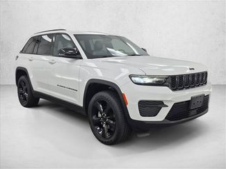 Certified 2025 Jeep Grand Cherokee Altitude AWD/4WD video 3