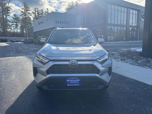 Used 2022 Toyota RAV4 XLE w/ Convenience Package image 10