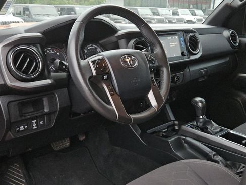 Used 2018 Toyota Tacoma TRD Sport w/ Technology Package RWD image 26