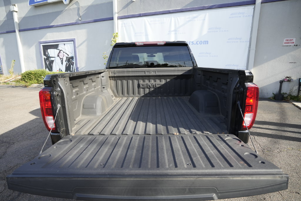 Used 2021 GMC Sierra 1500 Elevation w/ LPO, Elevation Black Package AWD/4WD image 15