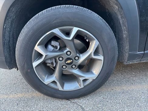 Used 2025 Chevrolet Trax LT image 3