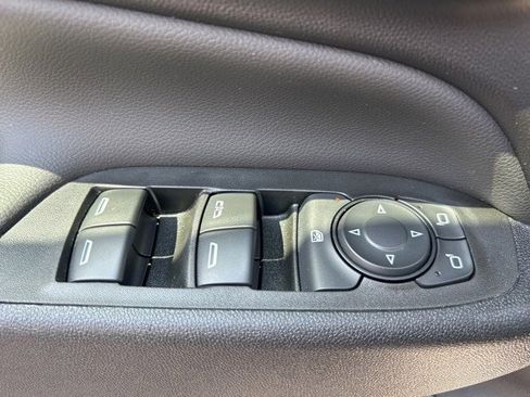 Used 2021 Chevrolet Equinox Premier image 18