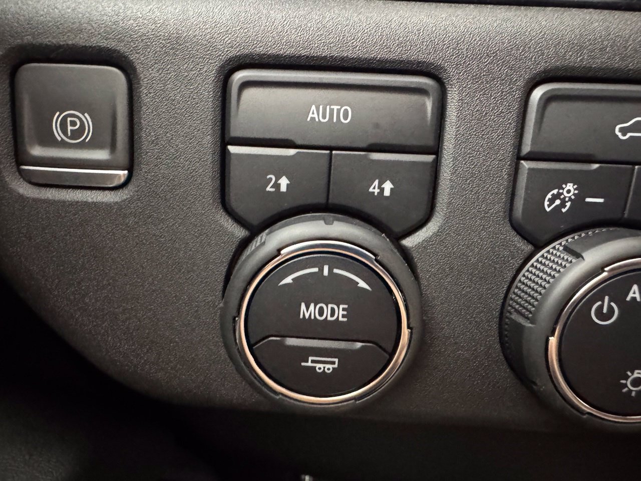 Used 2023 Chevrolet Silverado 1500 LT AWD/4WD image 26