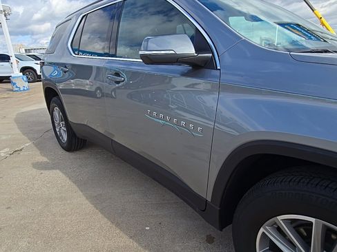 Used 2023 Chevrolet Traverse LT w/ Rear Camera Mirror Package image 47