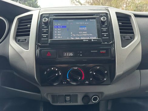 Used 2014 Toyota Tacoma PreRunner image 18