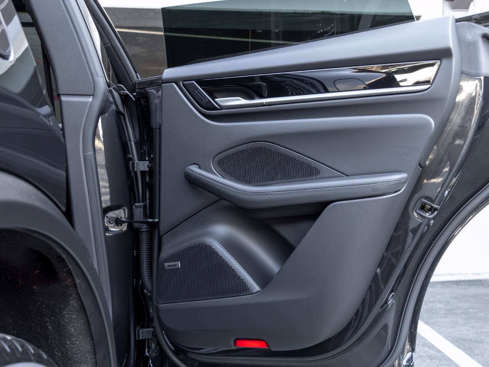 Certified 2025 Porsche Macan 4 Electric AWD/4WD image 48