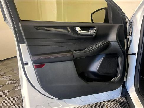 Used 2025 Ford Escape ST-Line w/ Tech Pack #1 FWD image 19
