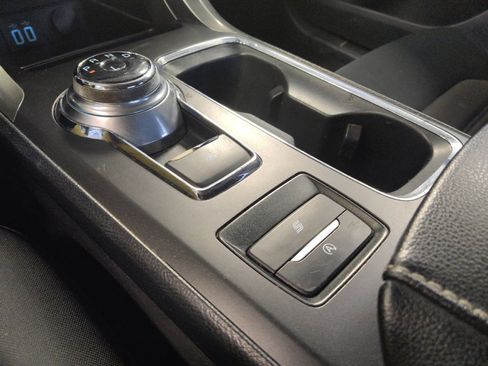 Used 2020 Ford Fusion SE FWD image 26