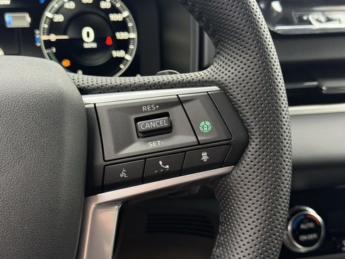 Used 2025 Mitsubishi Outlander SE image 16