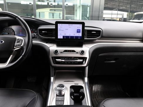 Used 2022 Ford Explorer XLT w/ Equipment Group 202A image 25